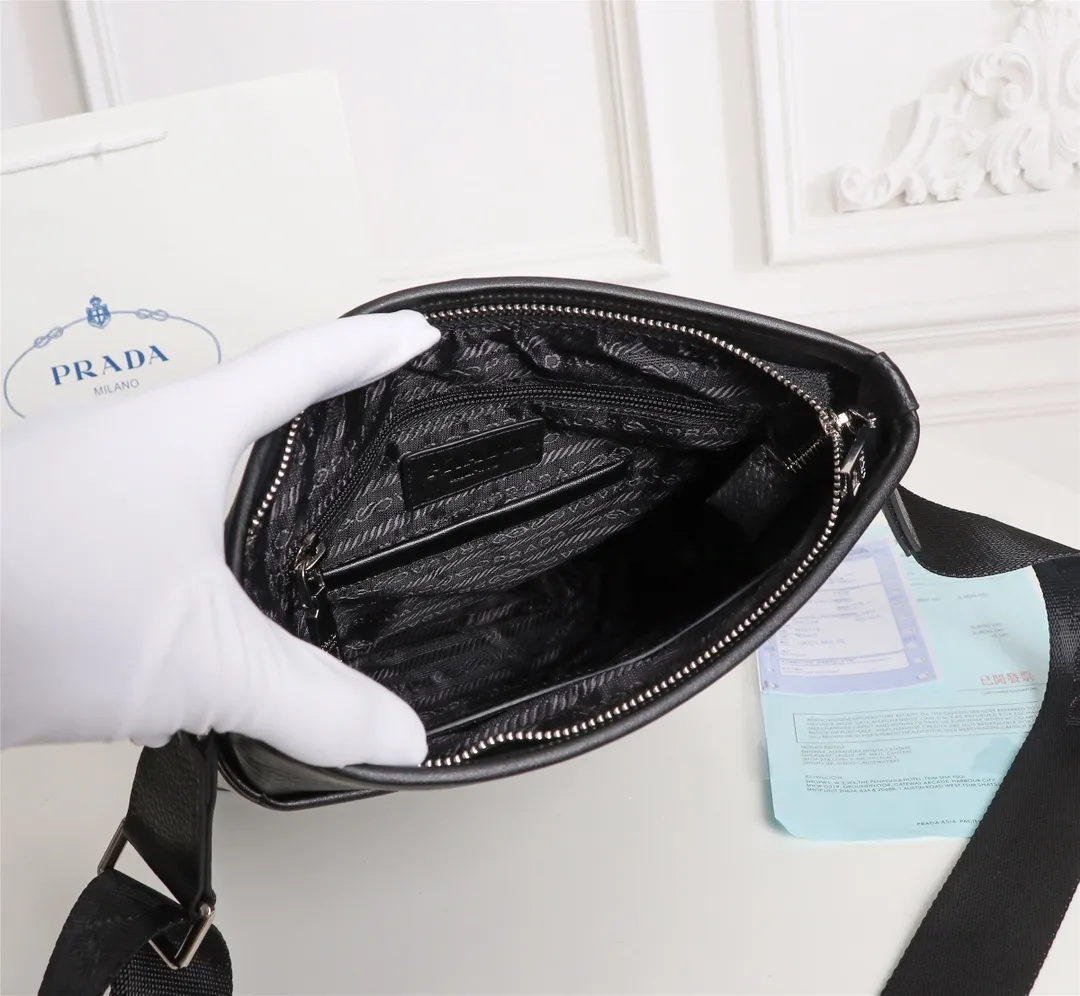 【2026】【PRADA 公式旗艦店】プラダ   ショルダーバッグ 当日出荷 好評に付き再入荷！25*27*5CM