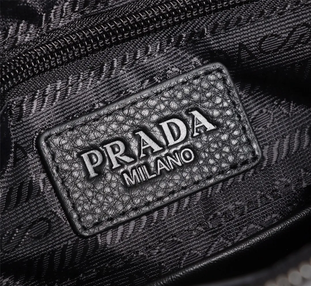 【2026】【PRADA 公式旗艦店】プラダ   ショルダーバッグ 当日出荷 好評に付き再入荷！25*27*5CM