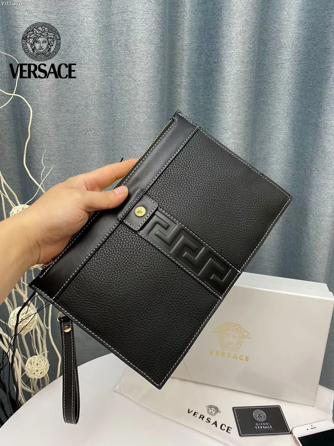 【2026】【VERSACE 公式旗艦店】ヴェルサーチ クラッチバッグ    当日出荷 好評に付き再入荷！29*18CM