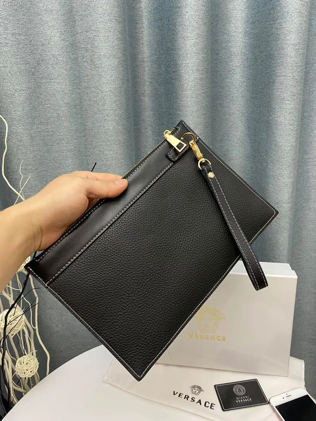 【2026】【VERSACE 公式旗艦店】ヴェルサーチ クラッチバッグ    当日出荷 好評に付き再入荷！29*18CM