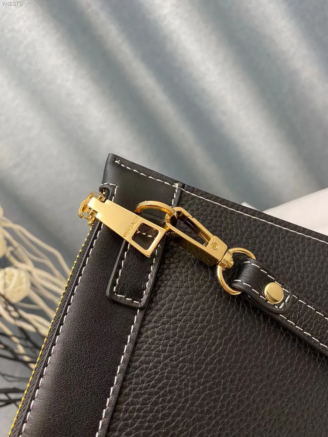 【2026】【VERSACE 公式旗艦店】ヴェルサーチ クラッチバッグ    当日出荷 好評に付き再入荷！29*18CM