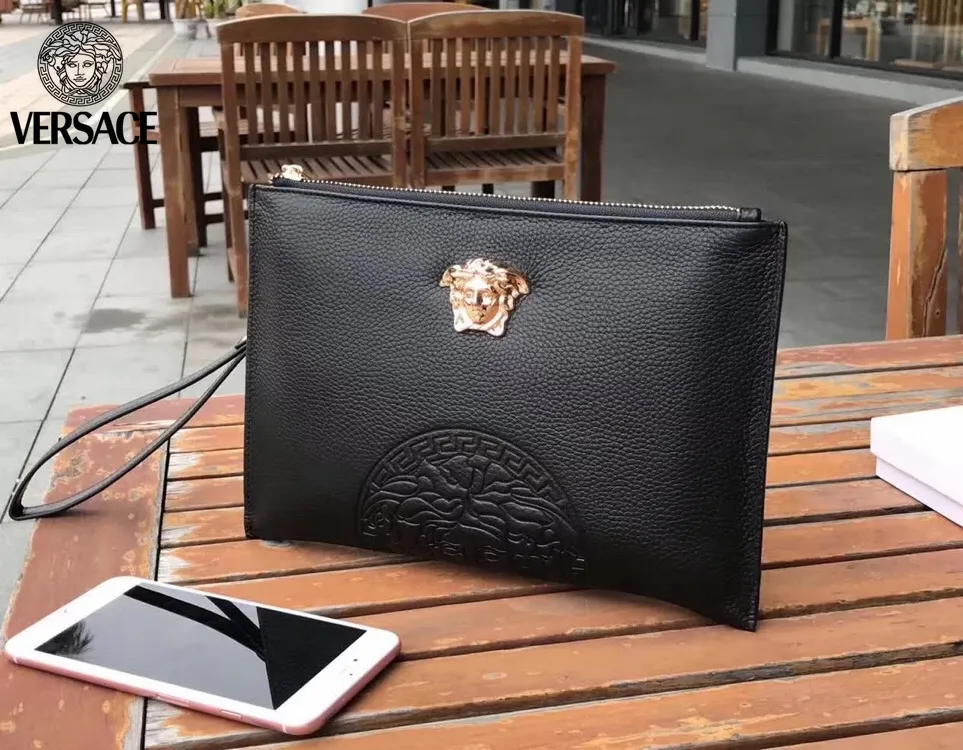 【2026】【VERSACE 公式旗艦店】ヴェルサーチ  クラッチバッグ    当日出荷 好評に付き再入荷！29*18CM