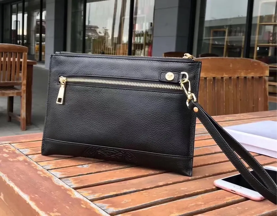【2026】【VERSACE 公式旗艦店】ヴェルサーチ  クラッチバッグ    当日出荷 好評に付き再入荷！29*18CM