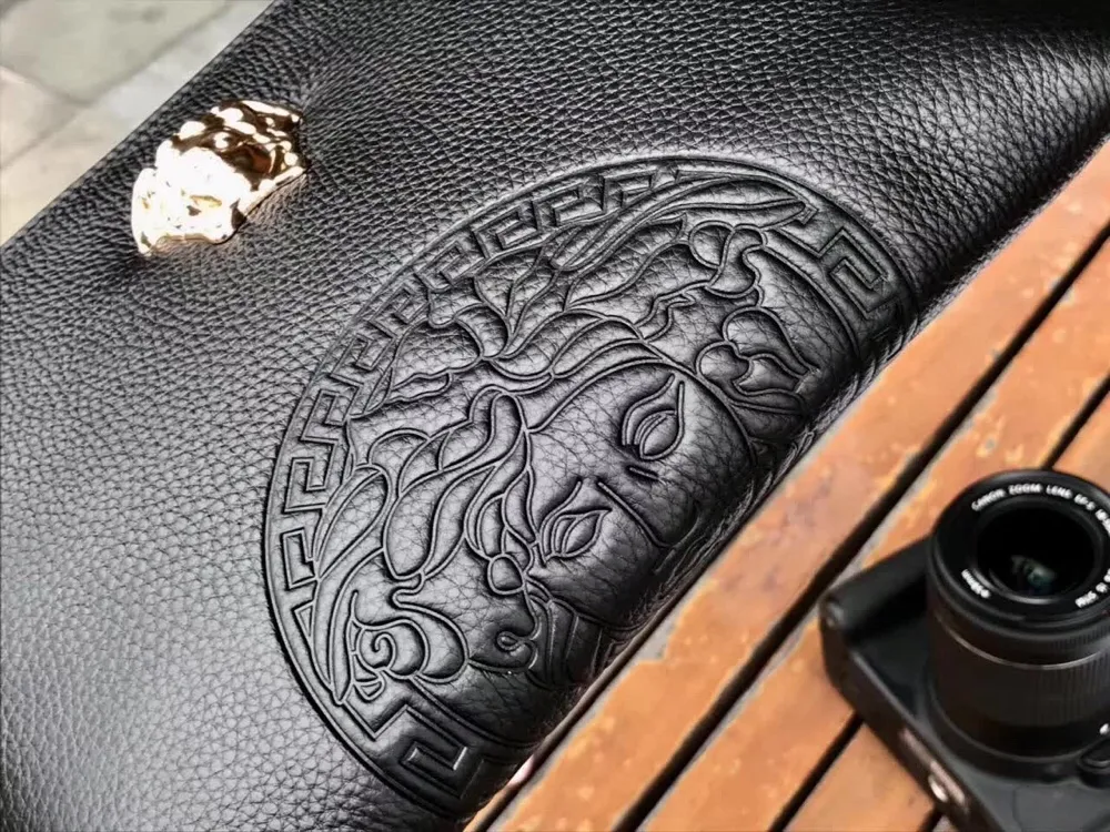 【2026】【VERSACE 公式旗艦店】ヴェルサーチ  クラッチバッグ    当日出荷 好評に付き再入荷！29*18CM