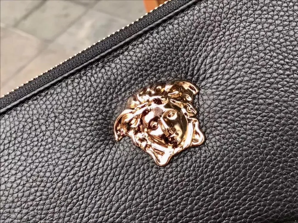 【2026】【VERSACE 公式旗艦店】ヴェルサーチ  クラッチバッグ    当日出荷 好評に付き再入荷！29*18CM