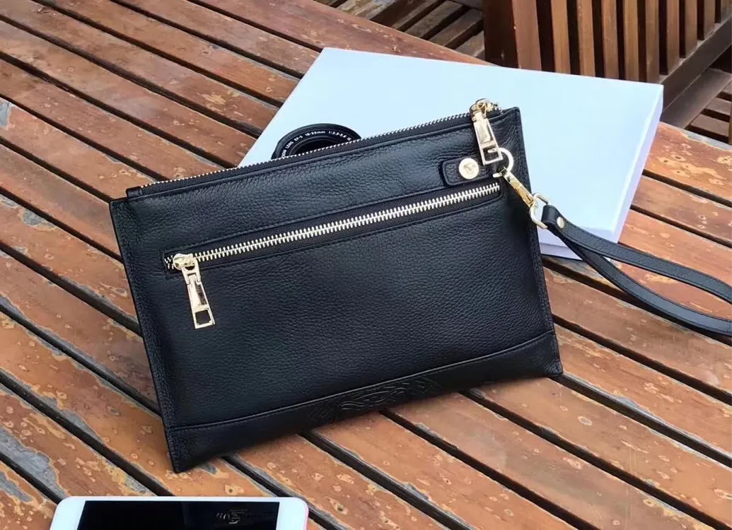 【2026】【VERSACE 公式旗艦店】ヴェルサーチ  クラッチバッグ    当日出荷 好評に付き再入荷！29*18CM