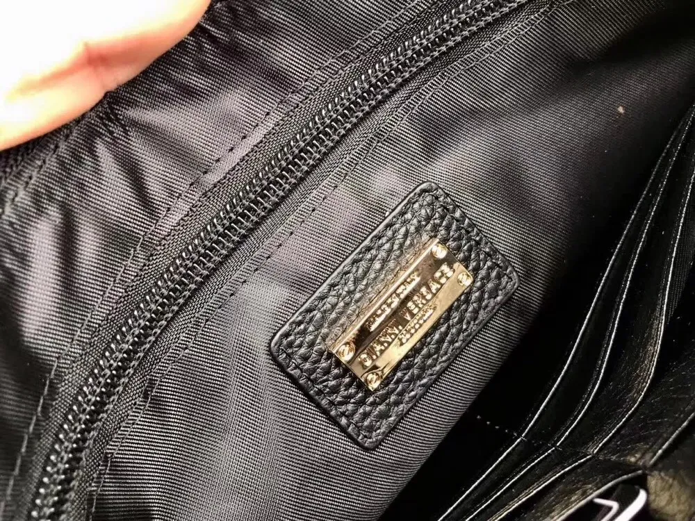 【2026】【VERSACE 公式旗艦店】ヴェルサーチ  クラッチバッグ    当日出荷 好評に付き再入荷！29*18CM