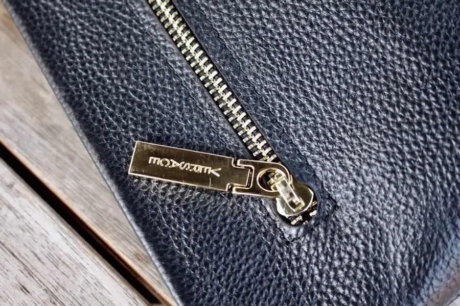 【2026】【VERSACE 公式旗艦店】ヴェルサーチ  クラッチバッグ    当日出荷 好評に付き再入荷！28*17*5CM