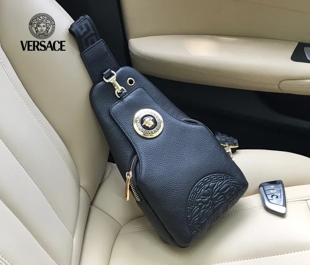 【2026】【VERSACE 公式旗艦店】ヴェルサーチ    胸ポケット  当日出荷 好評に付き再入荷！16*30*7.5CM