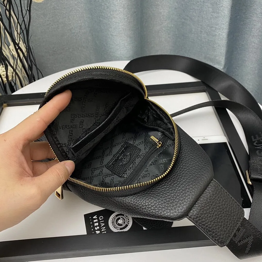 【2026】【VERSACE 公式旗艦店】ヴェルサーチ    胸ポケット  当日出荷 好評に付き再入荷！32*18*6CM