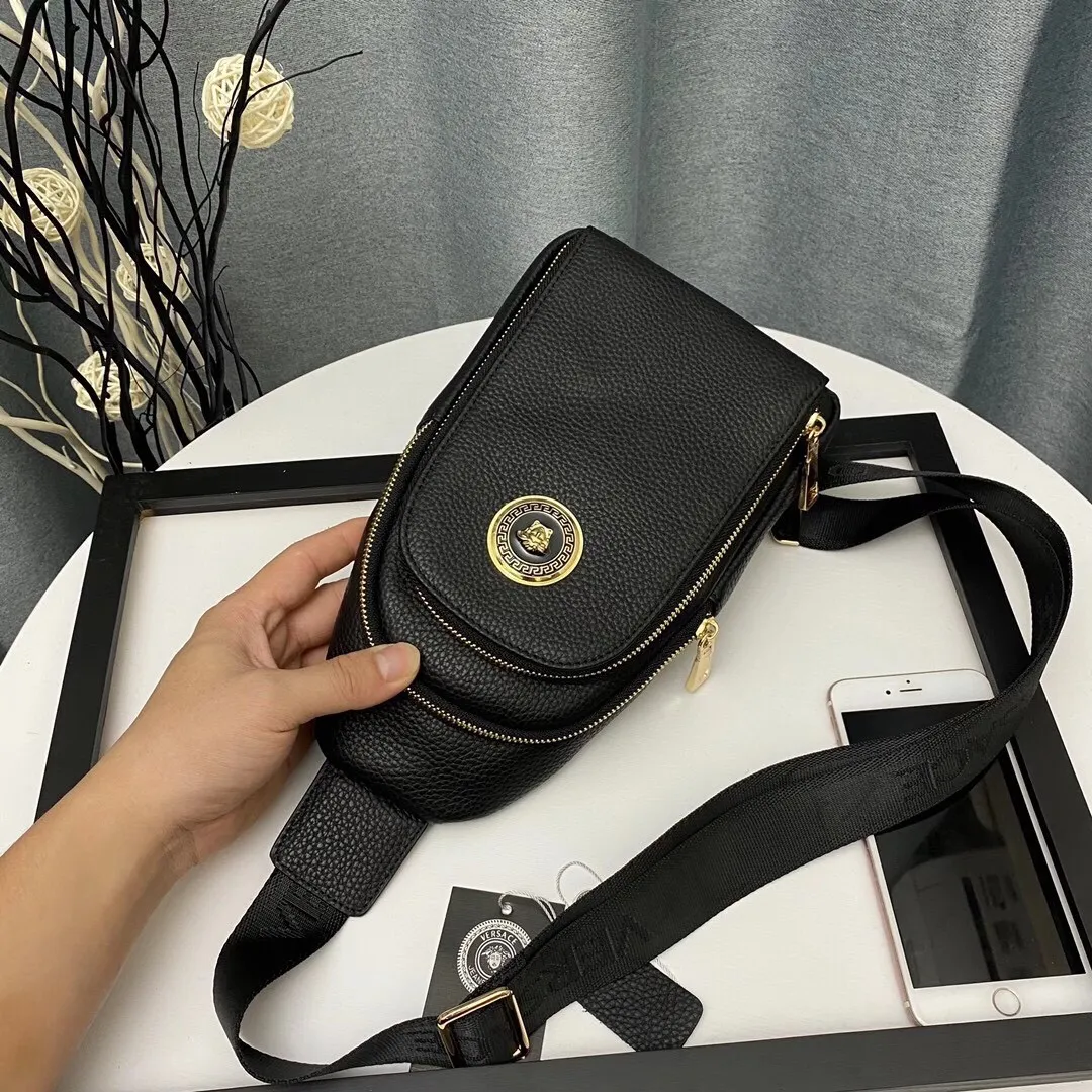 【2026】【VERSACE 公式旗艦店】ヴェルサーチ    胸ポケット  当日出荷 好評に付き再入荷！32*18*6CM