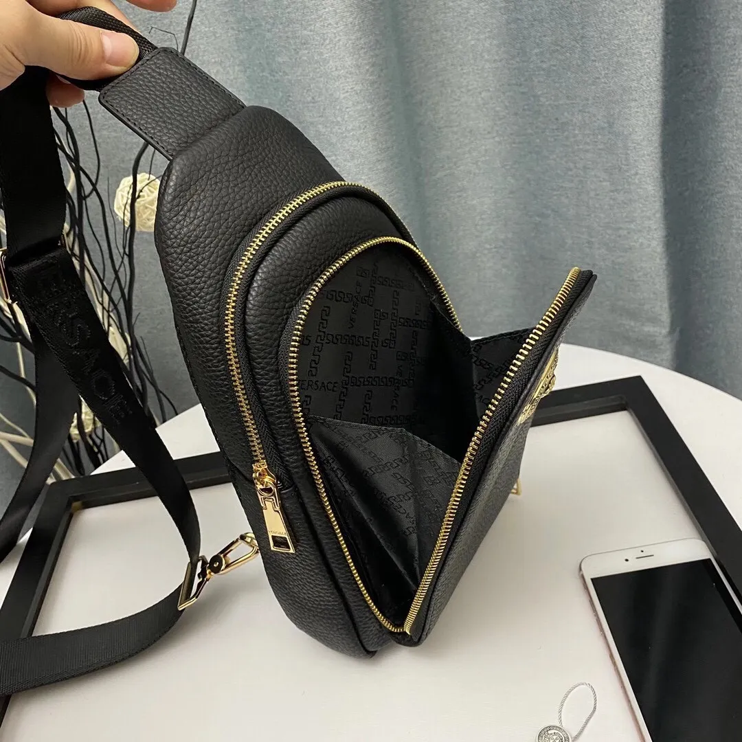 【2026】【VERSACE 公式旗艦店】ヴェルサーチ    胸ポケット  当日出荷 好評に付き再入荷！32*18*6CM