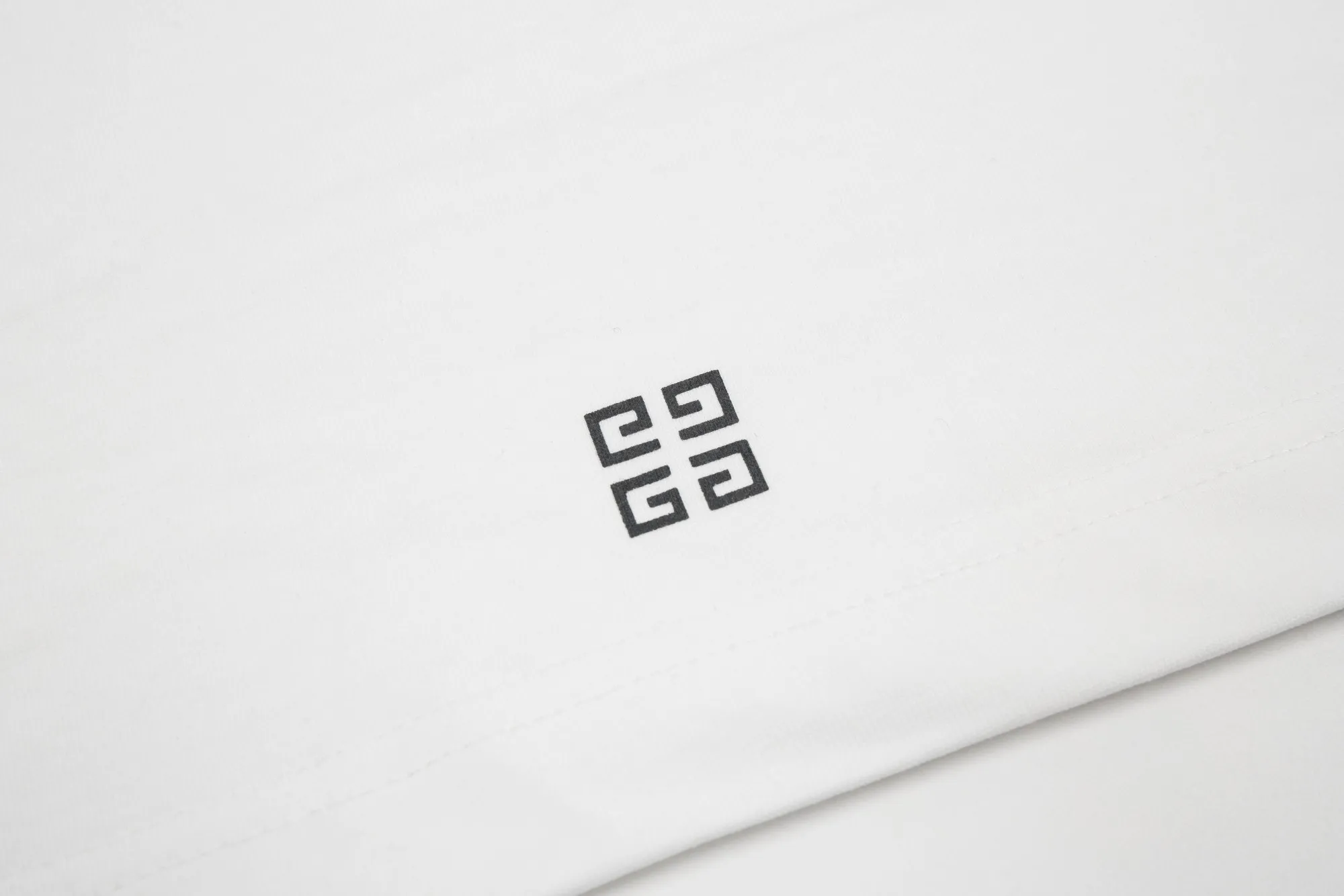 【2026】【GIVENCHY 公式旗艦店】ジバンシー     Tシャツご好評に付き再入荷！
