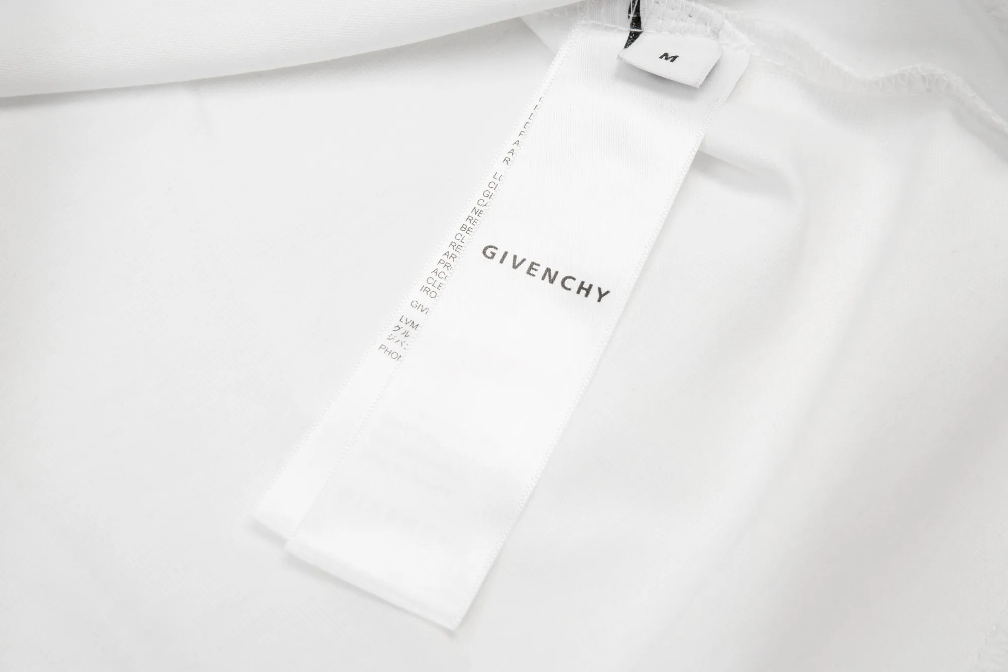 【2026】【GIVENCHY 公式旗艦店】ジバンシー     Tシャツご好評に付き再入荷！