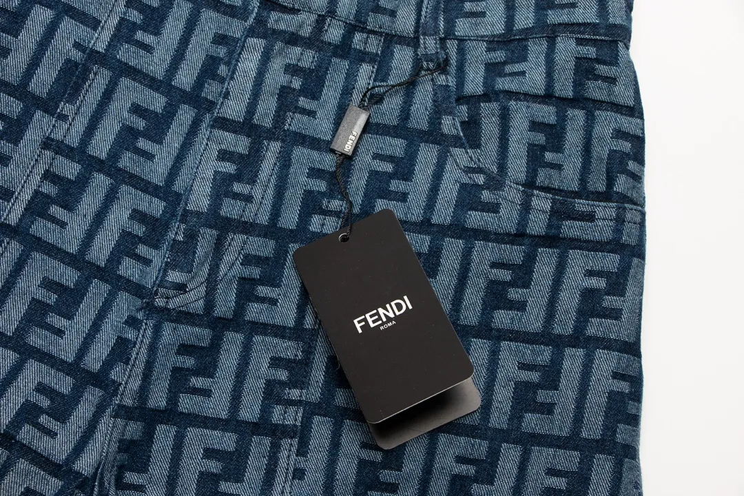 【2026】【FENDI   公式旗艦店】フェンディ   ショートパンツ  ご好評に付き再入荷！