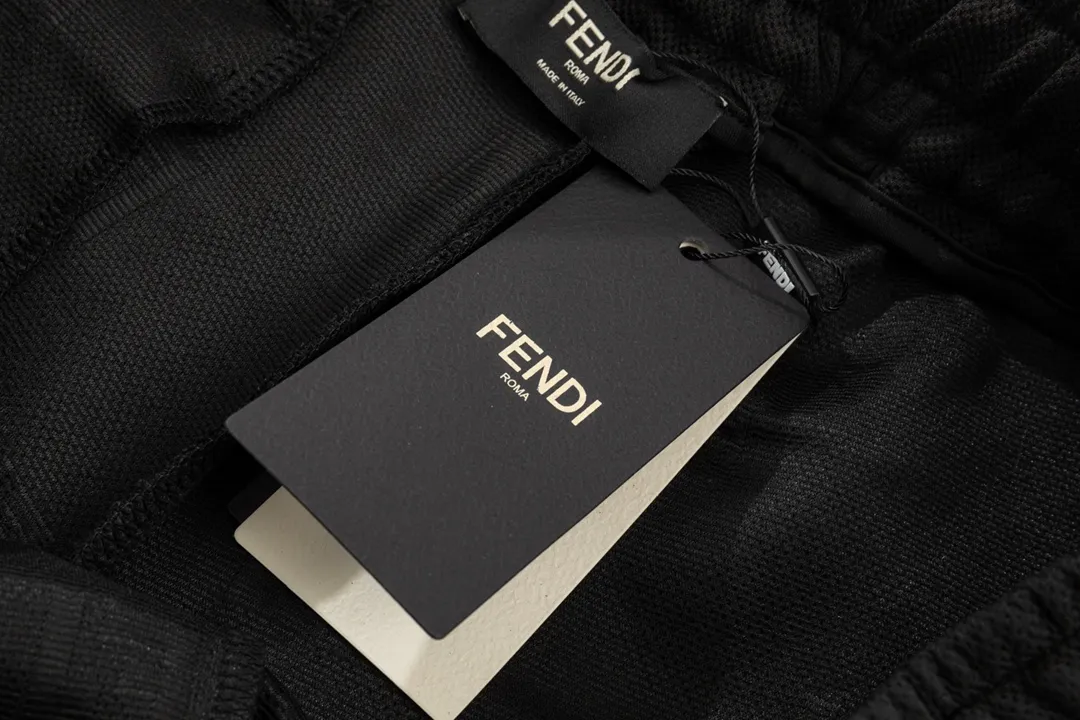 【2026】【FENDI   公式旗艦店】フェンディ   ショートパンツ  ご好評に付き再入荷！