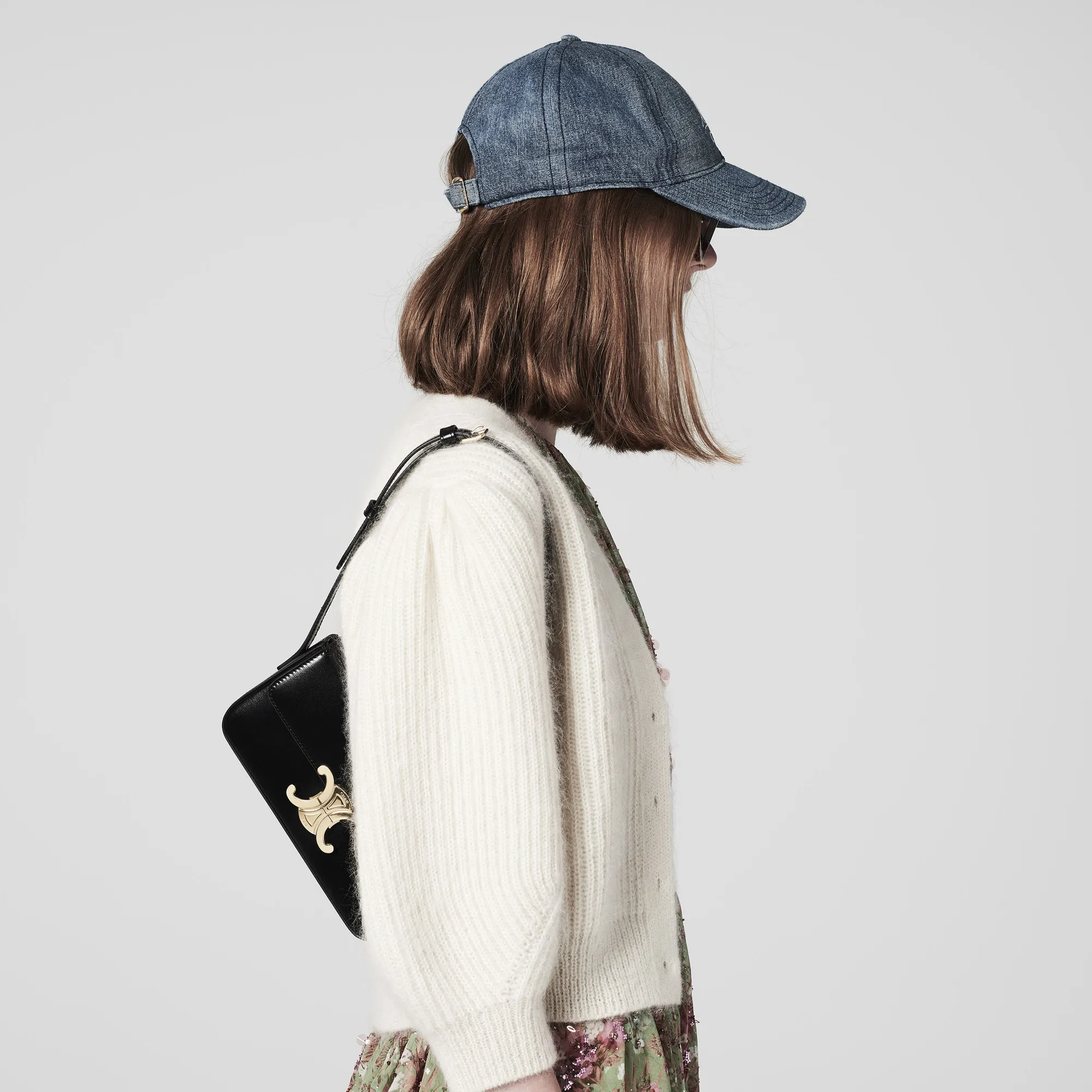 【2026】新作 CELINE♪ トリオンフ ショルダーバッグ カーフスキン 20 X 10 X 4 CM