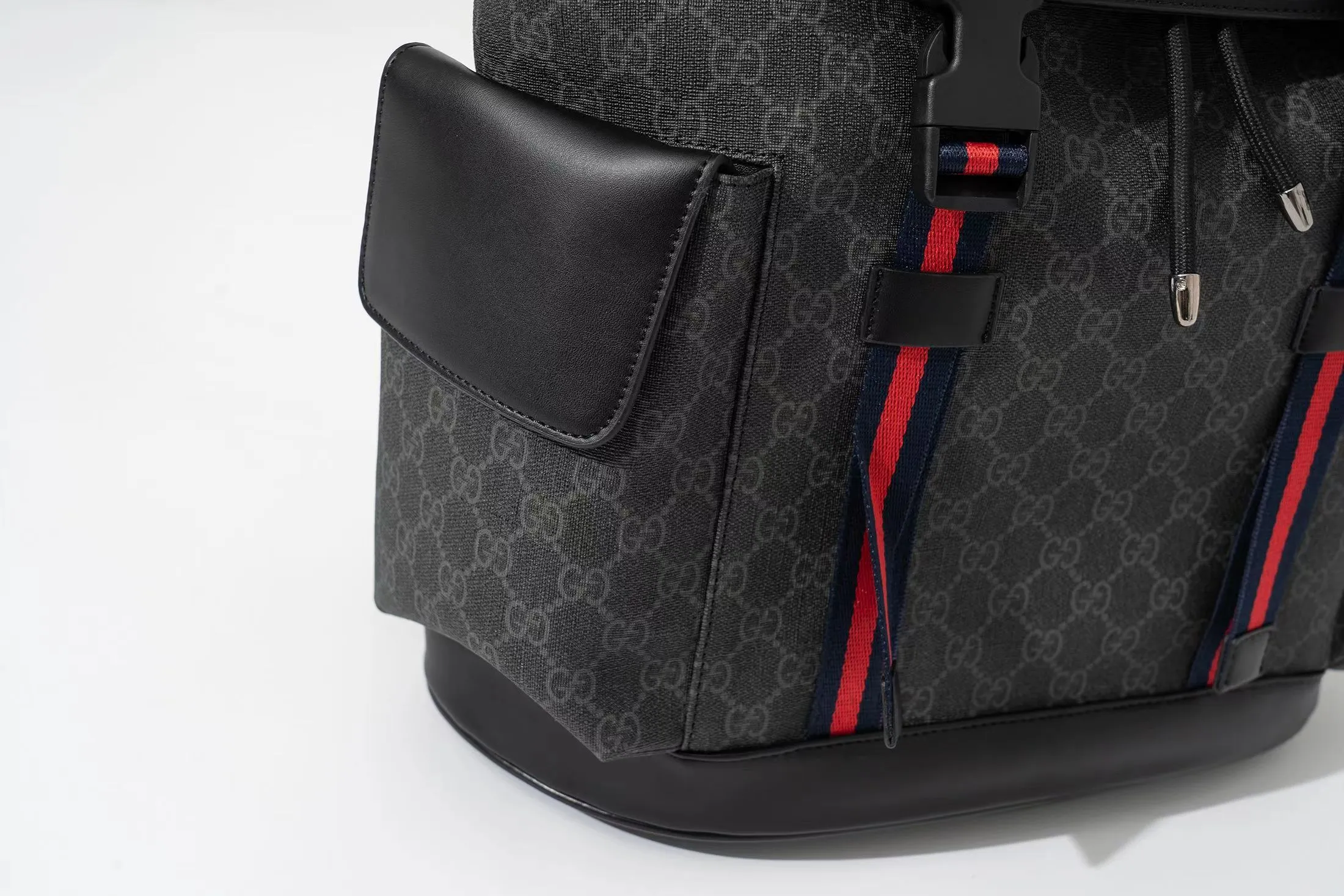 【2026】 GUCCI メッセンジャーバッグ