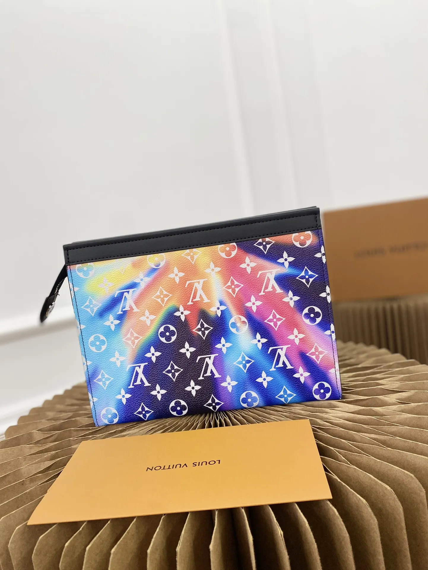 【2026】LOUIS VUITTON（ルイヴィトン）クラッチバッグ 27*21cm