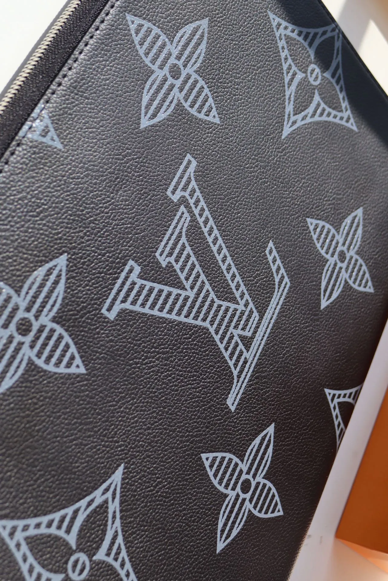 【2026】Louis Vuitton (ルイ・ヴィトン) バッグ 35x25x2 cm