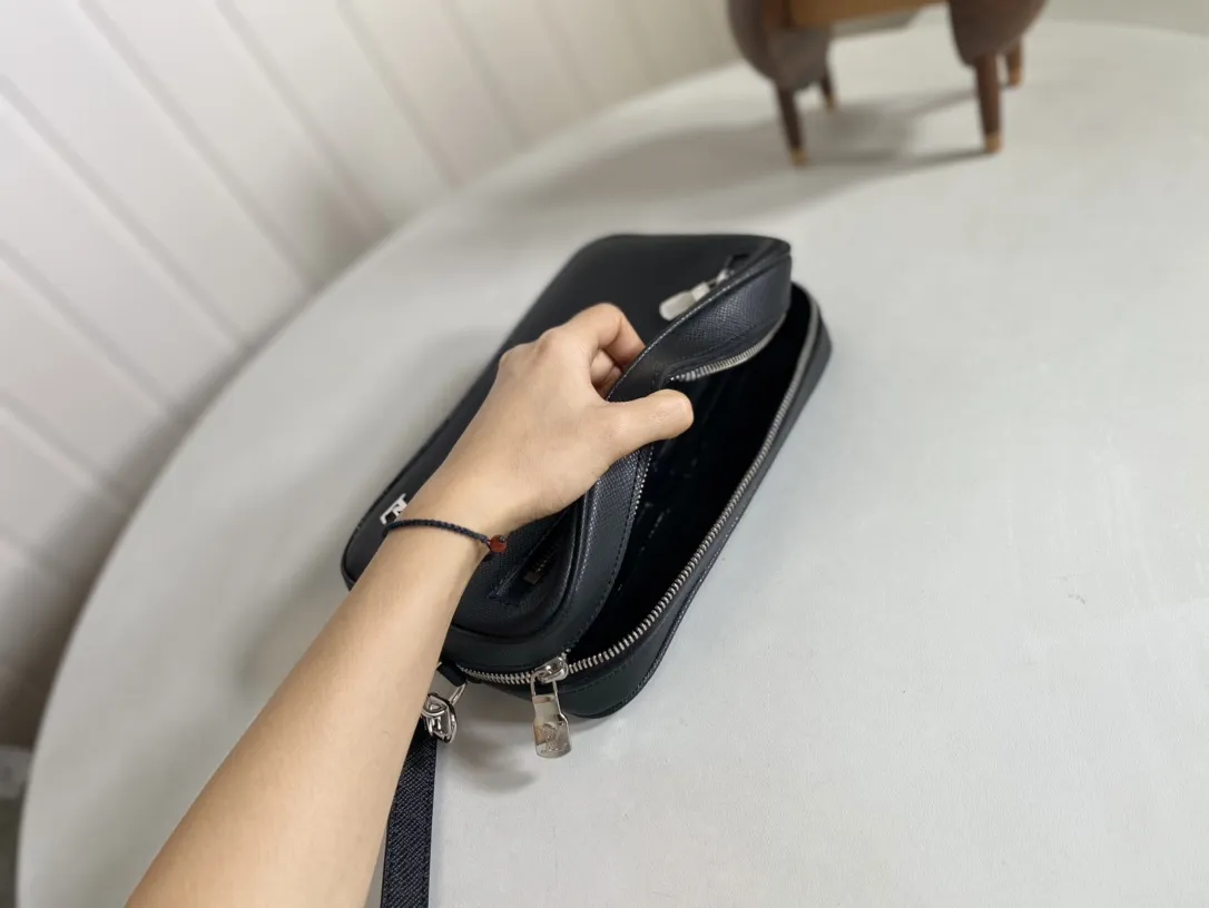 【2026】LV【LOUIS VUITTON公式 旗艦店】ルイヴィトン  クラッチバッグ   当日出荷 好評に付き再入荷！25*15.5*6.5cm