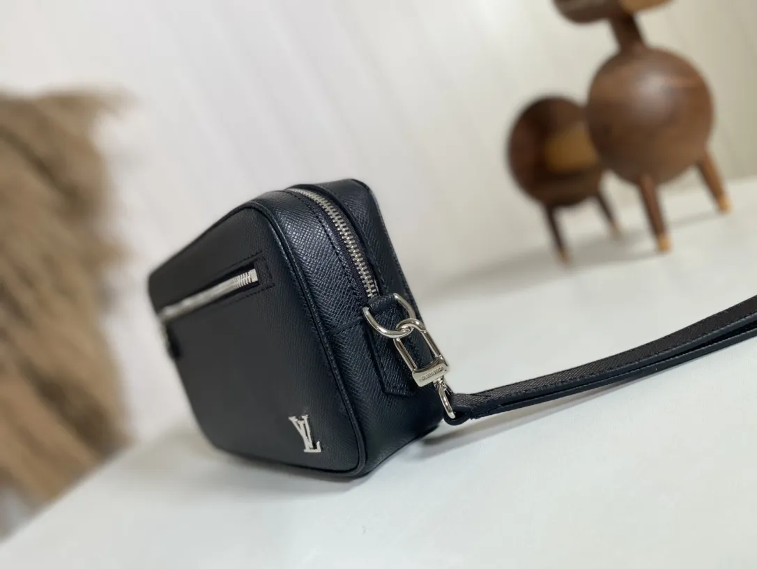 【2026】LV【LOUIS VUITTON公式 旗艦店】ルイヴィトン  クラッチバッグ   当日出荷 好評に付き再入荷！25*15.5*6.5cm