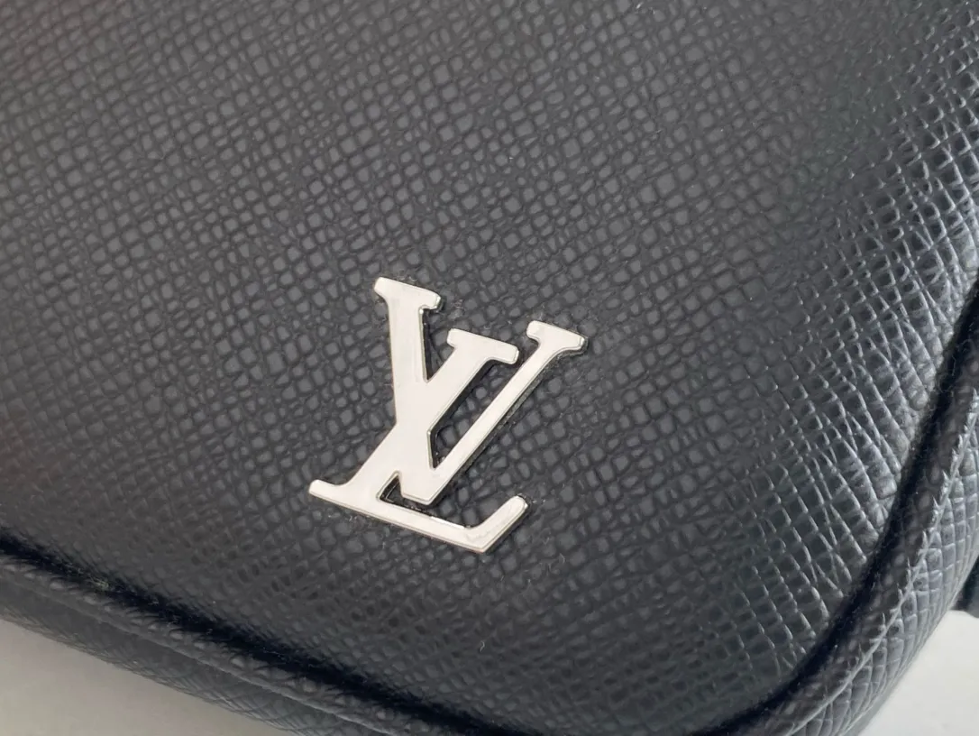 【2026】LV【LOUIS VUITTON公式 旗艦店】ルイヴィトン  クラッチバッグ   当日出荷 好評に付き再入荷！25*15.5*6.5cm