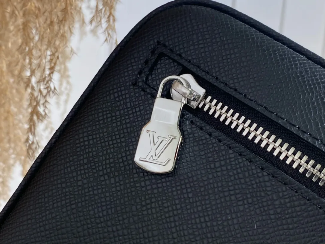 【2026】LV【LOUIS VUITTON公式 旗艦店】ルイヴィトン  クラッチバッグ   当日出荷 好評に付き再入荷！25*15.5*6.5cm