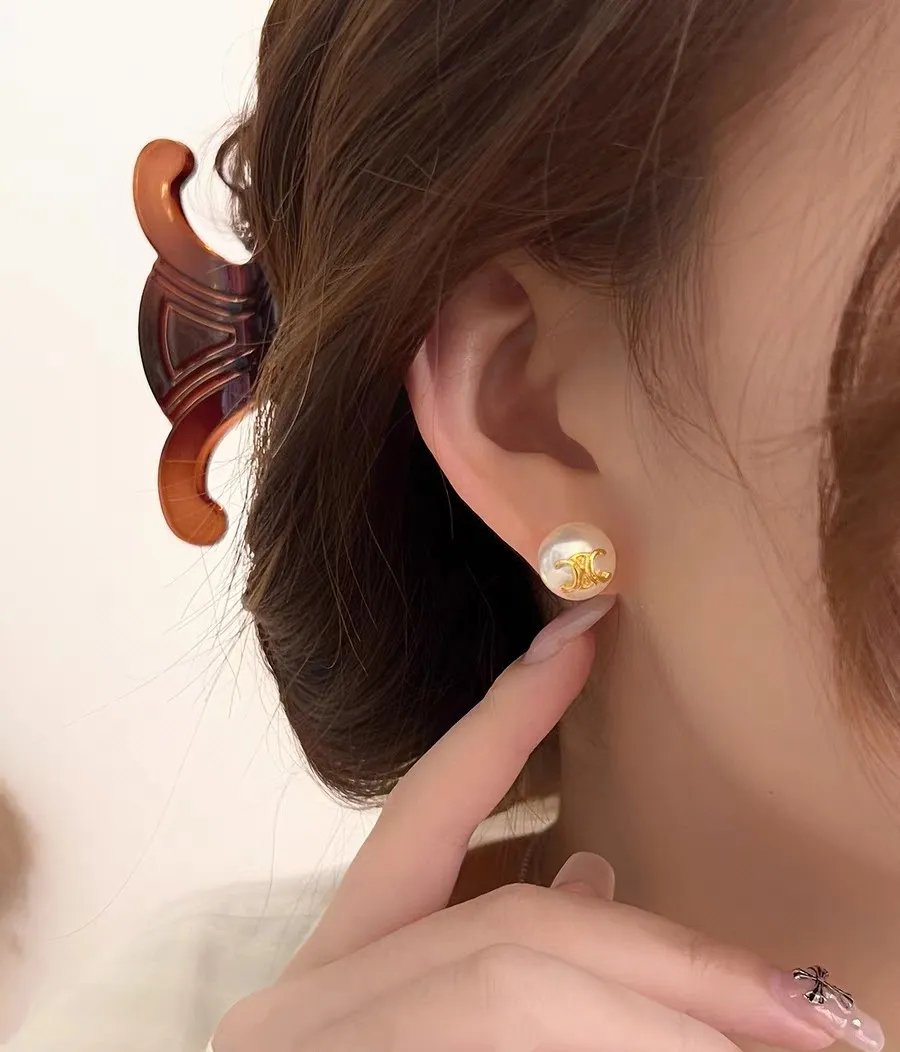 【2026】【CELINE】セリーヌ  ファッションスタイルのイヤリング