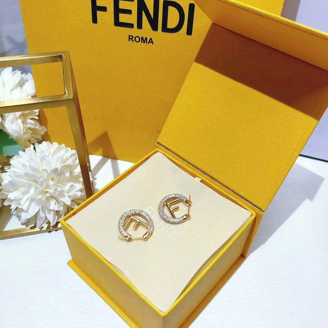 【2026】【FENDI】フェンディ  ファッションスタイルのイヤリング