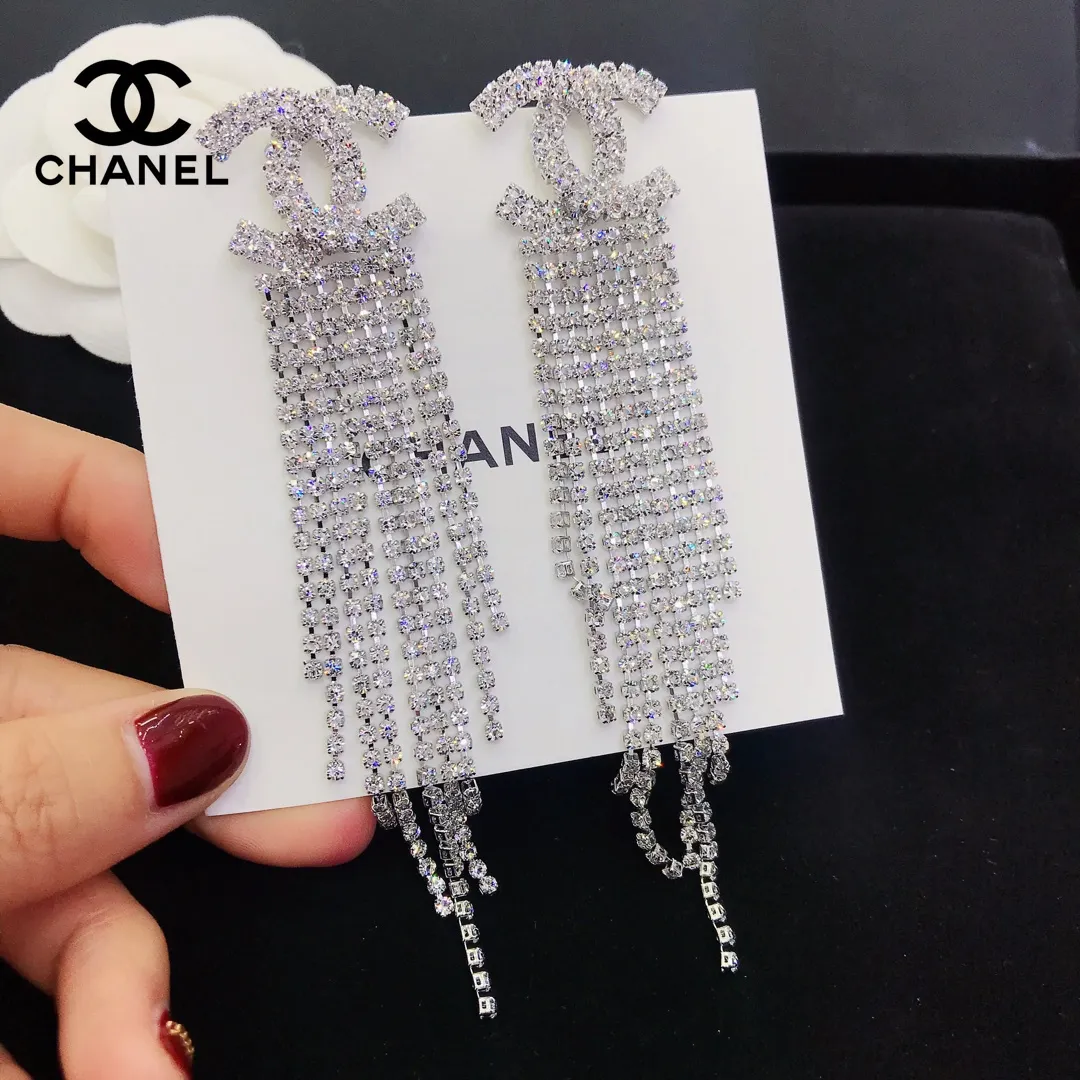 【2026】【CHANEL】シャネル  トレンドの爽やかタッセルロングピアス