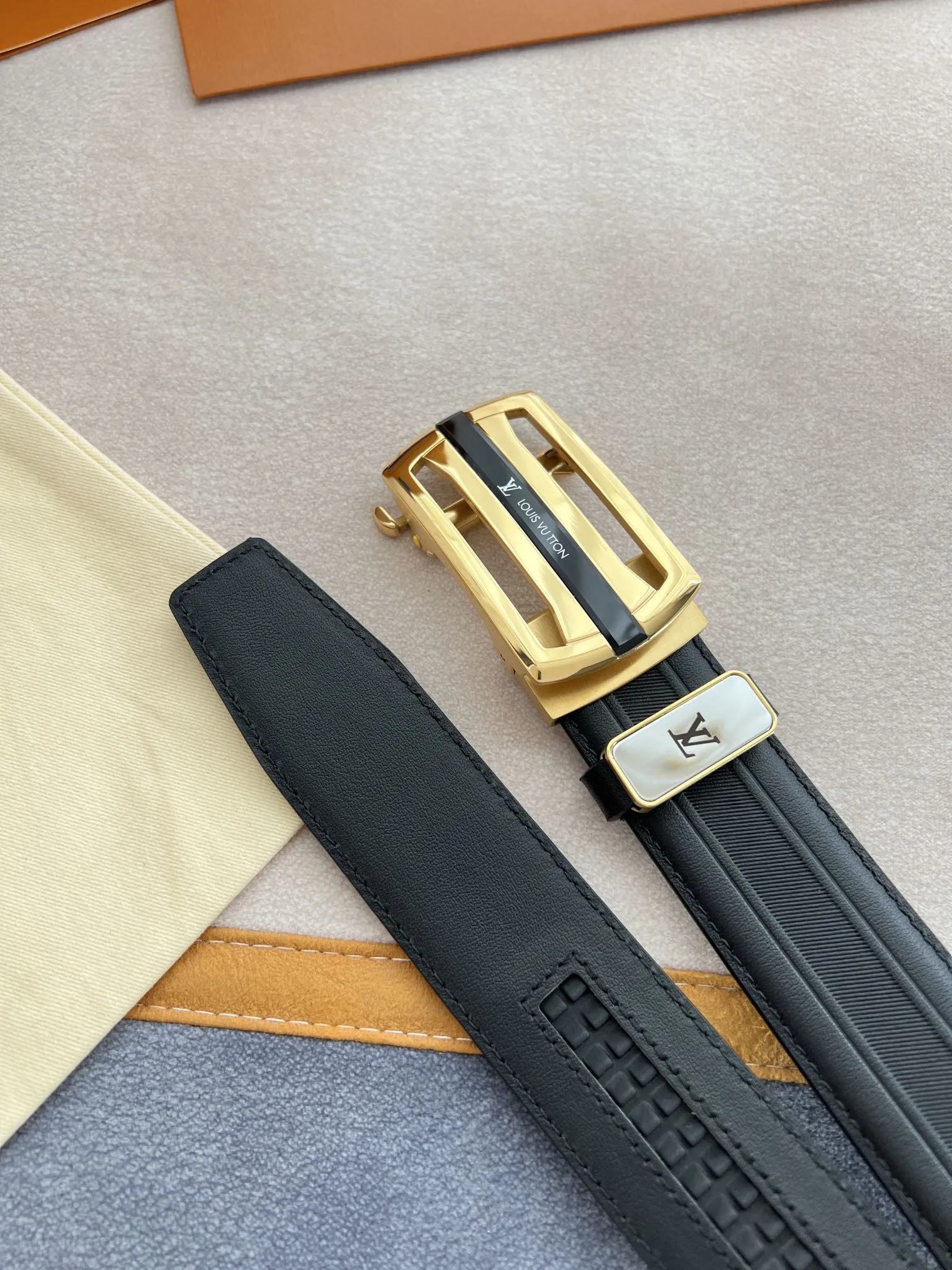【2026】【 LOUIS VUITTON】(ルイヴィトン) 3.5cmベルト メンズ