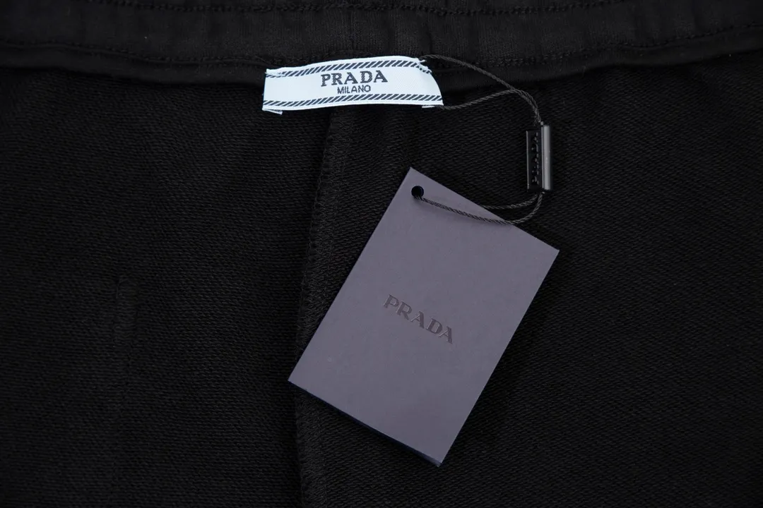 【2026】【PRADA  公式旗艦店】 プラダ   ショートパンツ  ご好評に付き再入荷！