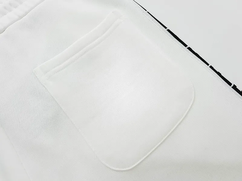 【2026】【FENDI   公式旗艦店】 フェンディ    ショートパンツ  ご好評に付き再入荷！