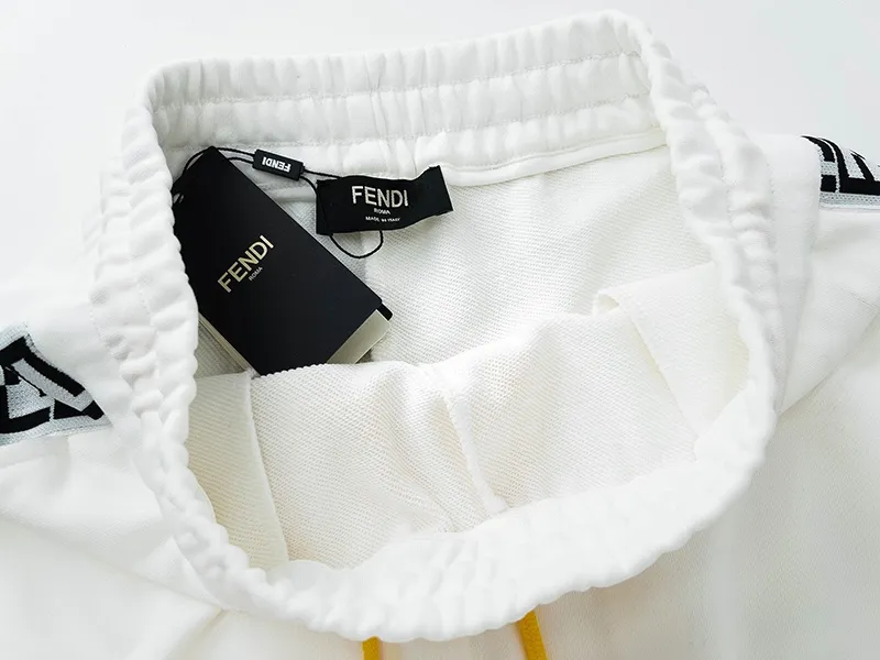 【2026】【FENDI   公式旗艦店】 フェンディ    ショートパンツ  ご好評に付き再入荷！