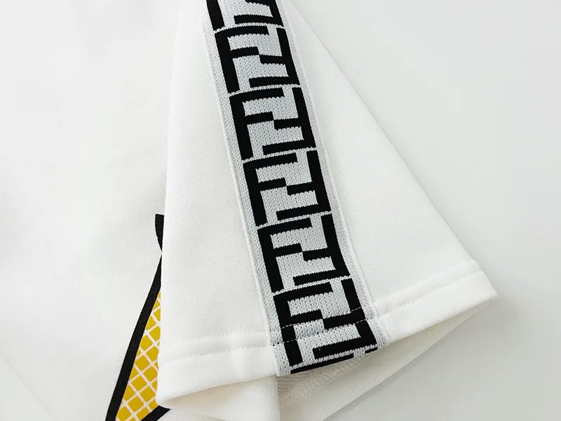 【2026】【FENDI   公式旗艦店】 フェンディ    ショートパンツ  ご好評に付き再入荷！