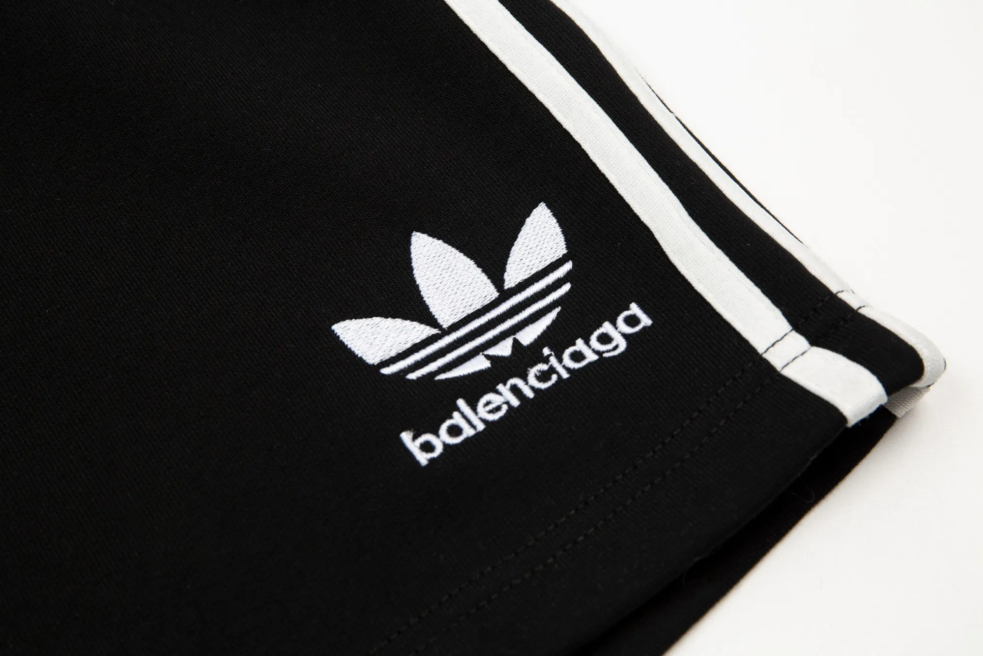 【2026】【BALENCIAGA  公式旗艦店】バレンシアガ     ショートパンツ  ご好評に付き再入荷！