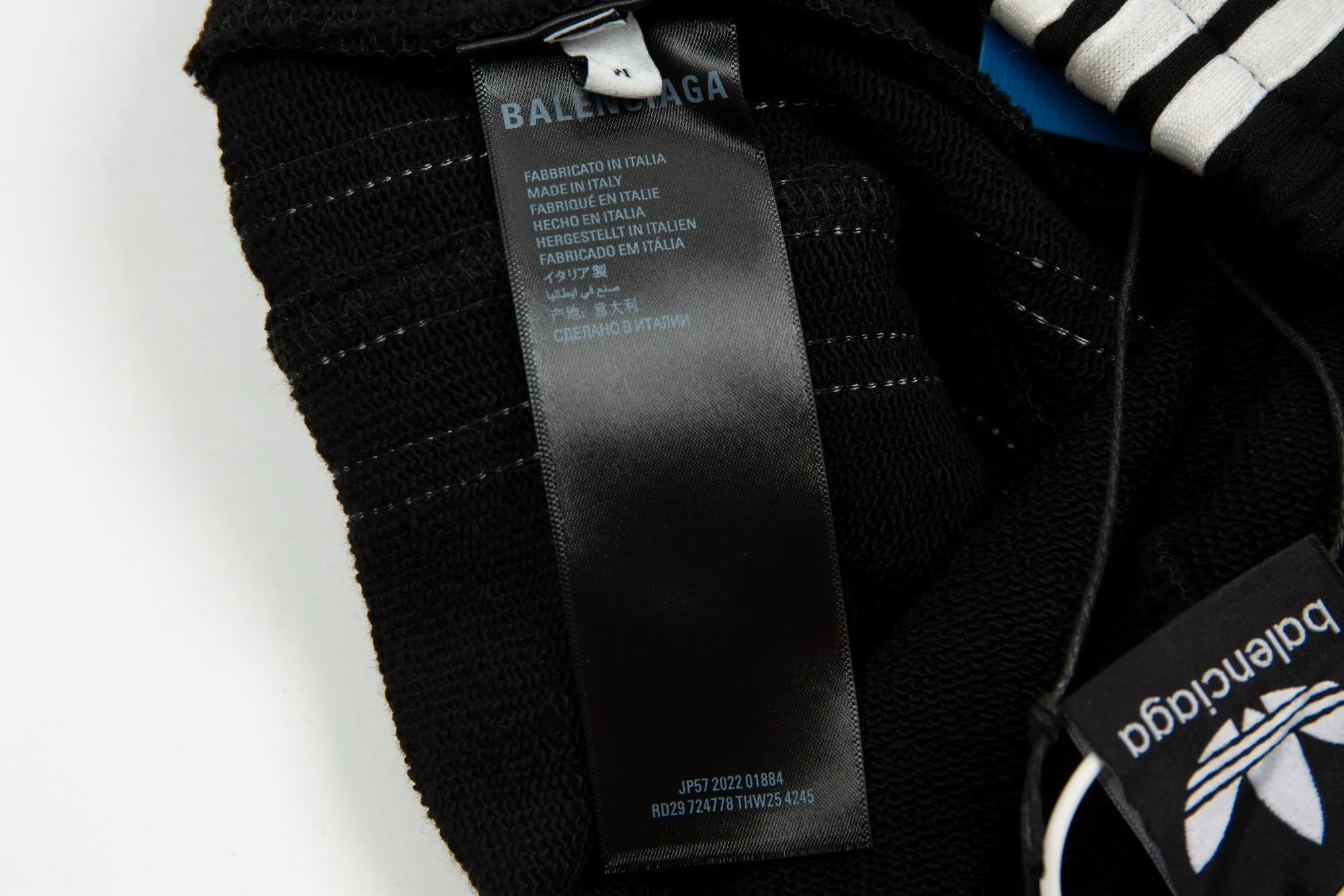 【2026】【BALENCIAGA  公式旗艦店】バレンシアガ     ショートパンツ  ご好評に付き再入荷！
