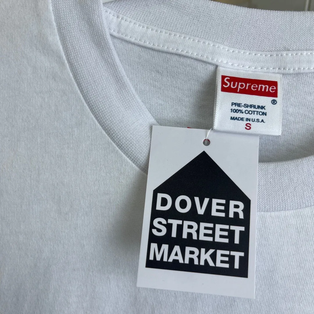 【2026】シュプリームSupreme 21ss Week 18 × KAWS 連名 チョーク LOGO クレヨン スケッチ レター ボックス ロゴ 半袖 Tシャツ