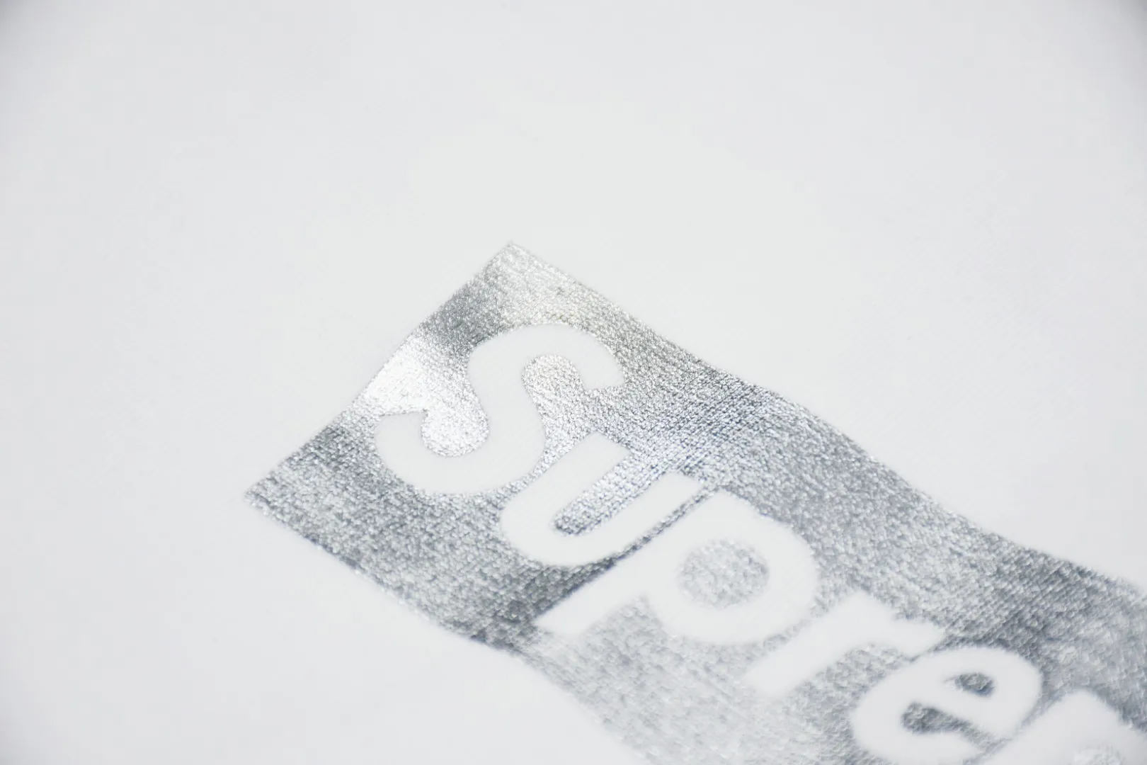 【2026】シュプリームSupreme Chicago Metal Box Logo Tee White シカゴ限定 半袖Tシャツ 人気