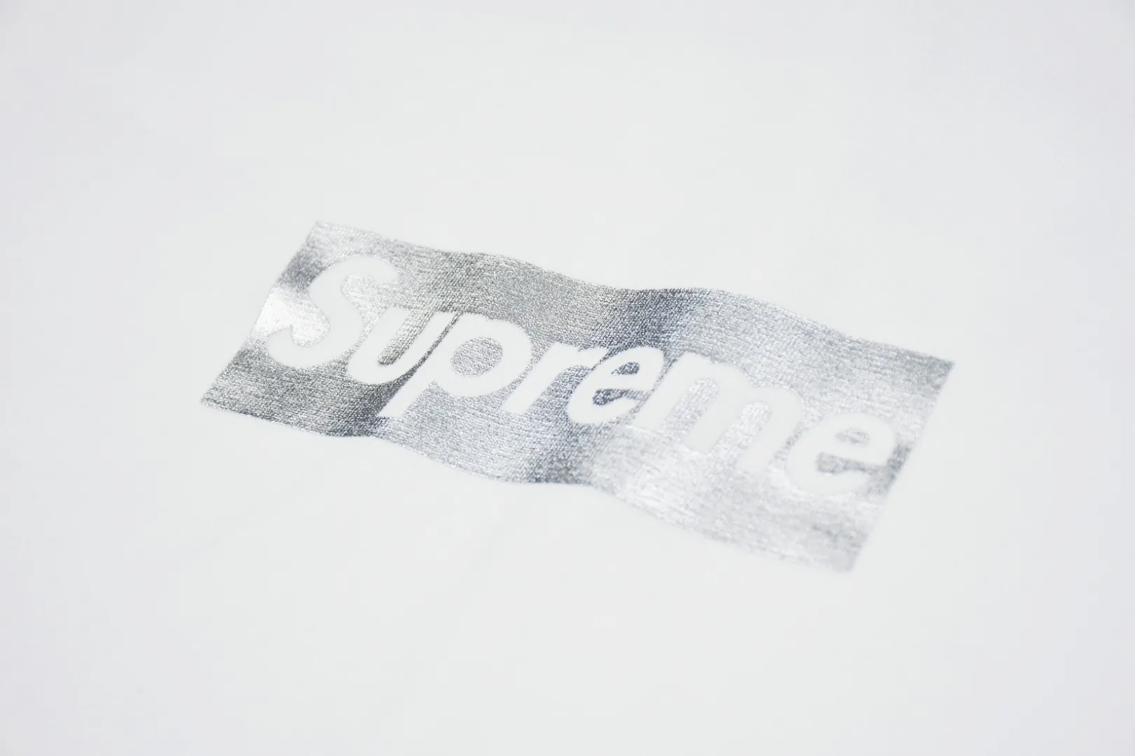 【2026】シュプリームSupreme Chicago Metal Box Logo Tee White シカゴ限定 半袖Tシャツ 人気