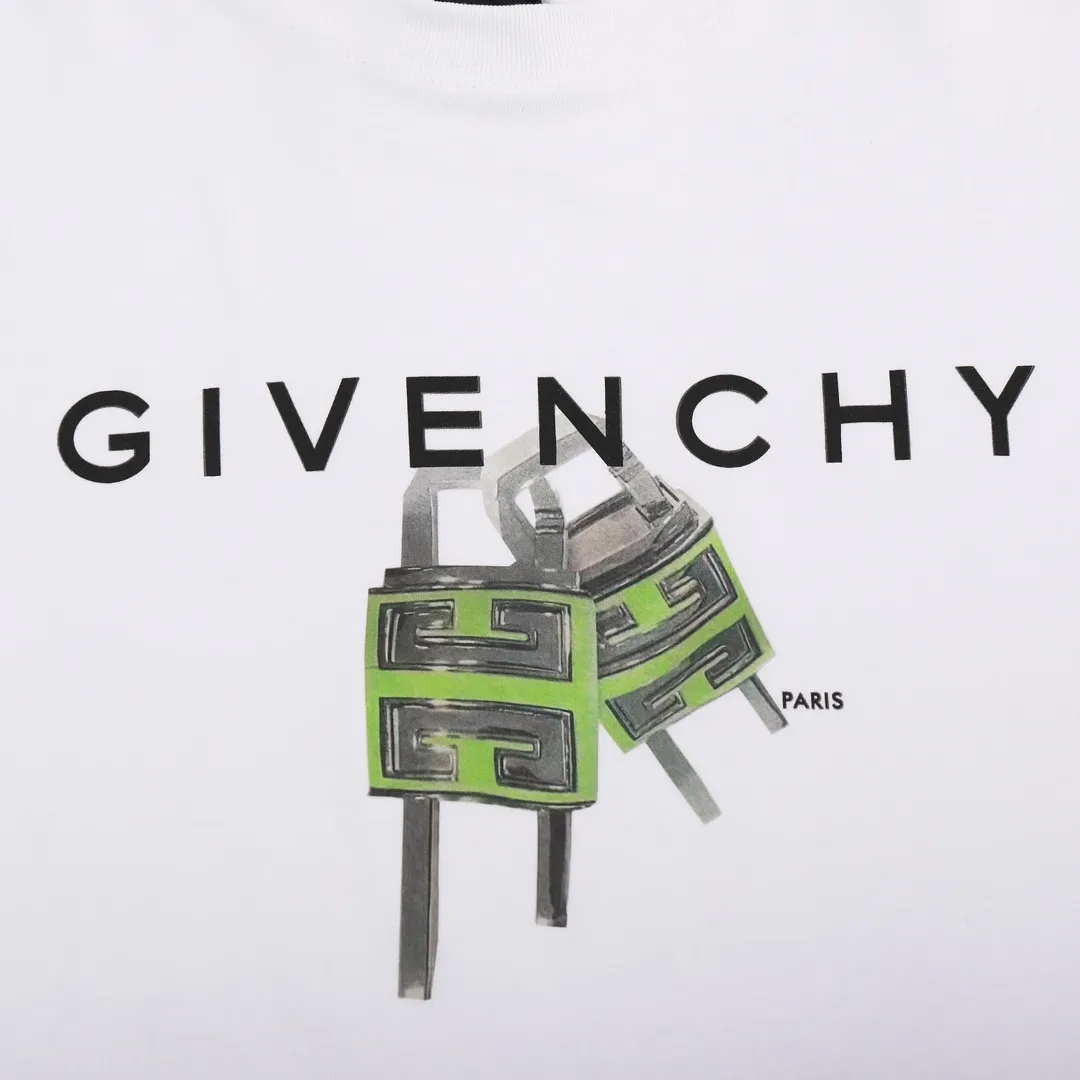 【2026】【GIVENCHY 公式旗艦店】ジバンシー  Tシャツ ご好評に付き再入荷！