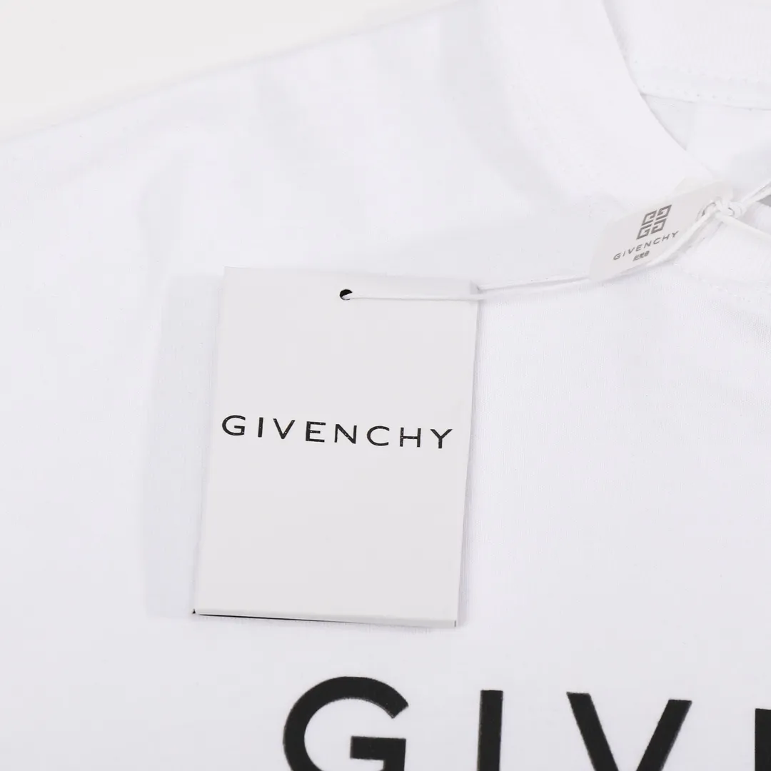 【2026】【GIVENCHY 公式旗艦店】ジバンシー  Tシャツ ご好評に付き再入荷！