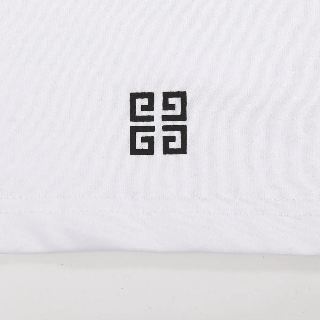 【2026】【GIVENCHY 公式旗艦店】ジバンシー  Tシャツ ご好評に付き再入荷！