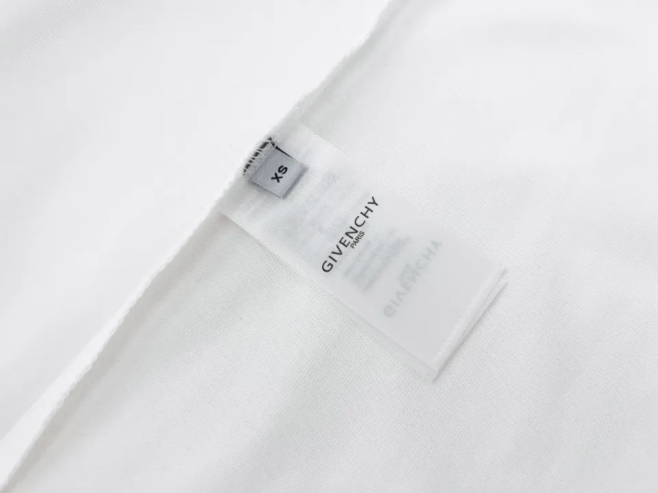 【2026】【GIVENCHY 公式旗艦店】ジバンシー  Tシャツ ご好評に付き再入荷！