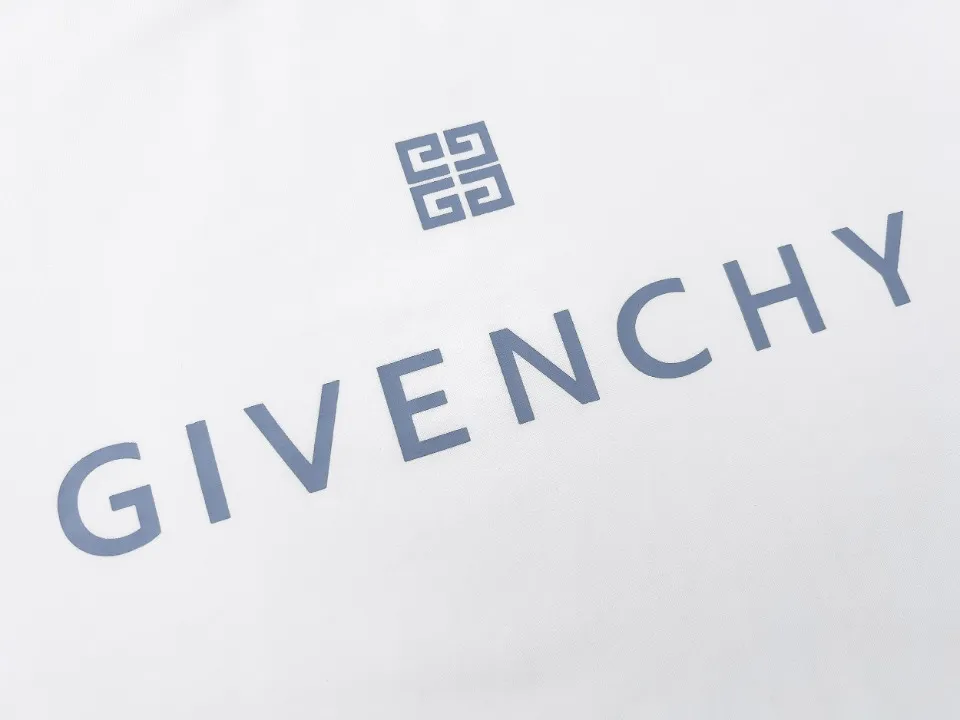 【2026】【GIVENCHY 公式旗艦店】ジバンシー  Tシャツ ご好評に付き再入荷！