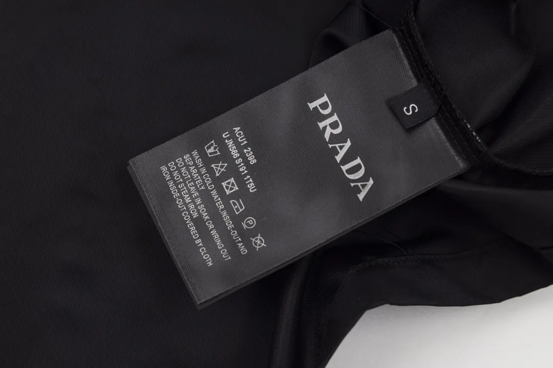 【2026】【PRADA    公式旗艦店】プラダ   半袖シャツ  ご好評に付き再入荷！