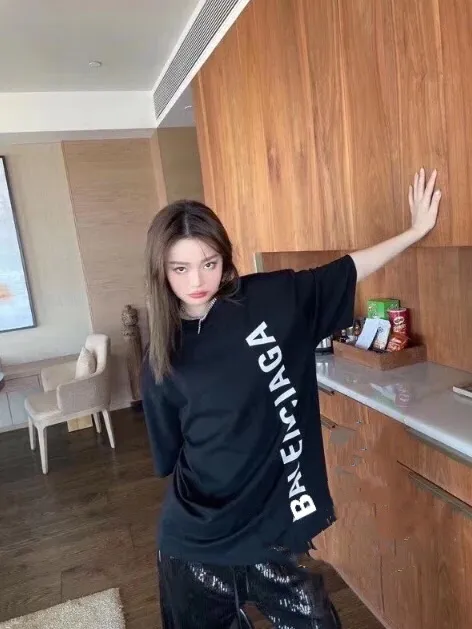 【2026】【BALENCIAGA  公式旗艦店】バレンシアガ   Tシャツ ご好評に付き再入荷！