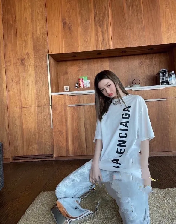 【2026】【BALENCIAGA  公式旗艦店】バレンシアガ   Tシャツ ご好評に付き再入荷！