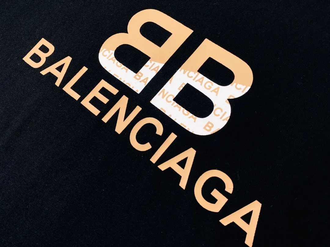 【2026】【BALENCIAGA  公式旗艦店】バレンシアガ   Tシャツ ご好評に付き再入荷！